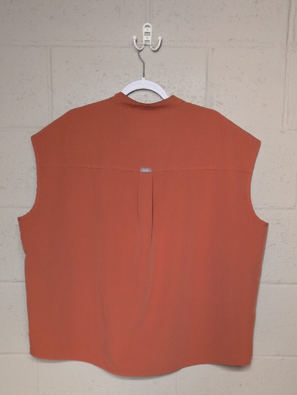 FIGS Rafaela Sleeveles Scrub Top Size XXL, Terracotta, excellent condition - Picture 4 of 5